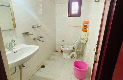 Mohangarh Hotel | JC Guest housenIt is located in Lucknow. there are many facility are available.