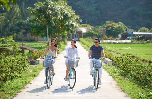 Ha Long Boat Rental | Jeanneau Leader 36 Yacht Charter - Vietyacht Marina Club Halong Bay Cruise