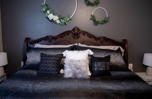 Chouteau House | Jean’s House 🌸12 Minute Drive to MidAmerica Industrial Park