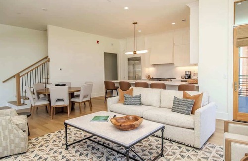 Oxford House | Jefferson Manor B by Apex Short Term Stays