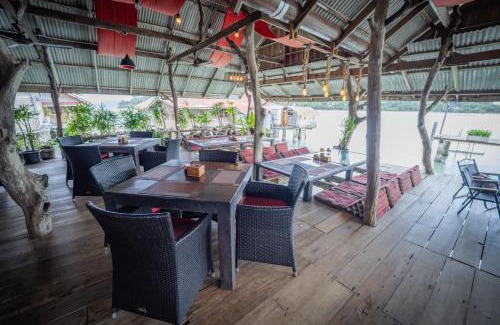 Bang Bao Bay House | JERPORDEE Residence