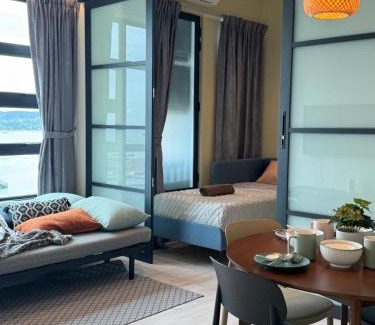 Downtown Kota Kinabalu Apartment | Jesselton Quay l Family Suite l Deluxe l Sunset Seaview l 2R1B l 5 pax