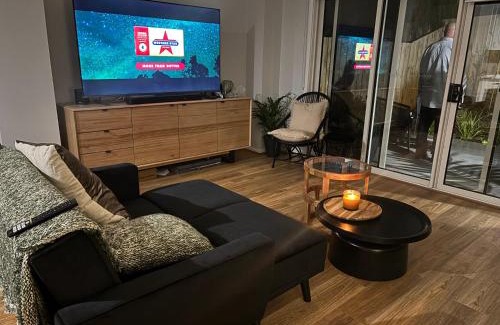 Rosebud House | JettyWalk, Stunning 3br townhouse, walk to beach