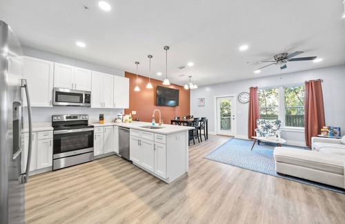 Panama City Beach House | Joan’s Wave+Sunset: Two Homes, Sleep 16, Walk to Beach+Zoo+Golf+more!