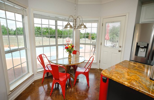 Johnson City House | Johnson City+Pool= Family FUN~Jazz & Art Fest in TX Hill County Wineries & more!