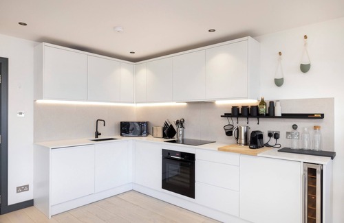 Newhaven Apartment | JOIVY Fabulous 2Br Apartment W/Terrace & Bay View