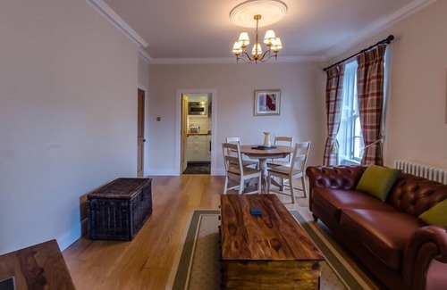 Stockbridge Apartment | JOIVY Luxury New Town Apartment