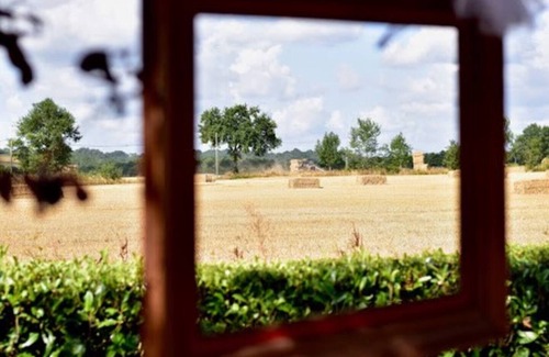 Sainte-Anne-sur-Vilaine Bed & Breakfast | Jolie chambre parentale à la campagne, au calme.