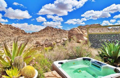 Monument Manor House | Joshua Tree Oasis I Desert retreat with hot tub, BBQ & backyard trail access
