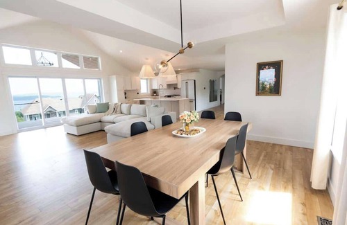 Grand Bay-Westfield House | June Avenue Oasis Sum