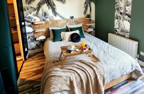 Noyon Apartment | Jungle Chic à Noyon, Hauts-de-France