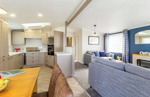 Ayr Ski Chalet | Jura Premier Lodge with Hot Tub