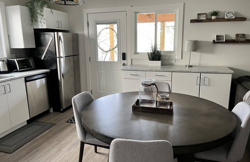 Sardis House | Just a few kilometres from the world famous vedder river & cultus lake!