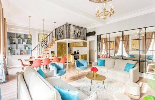 Gaillon Apartment | JUST A STONE’S THROW FROM ICONIC THE LOUVRE & PALAIS GARNIER-RUE DU 4 SEPTEMBRE