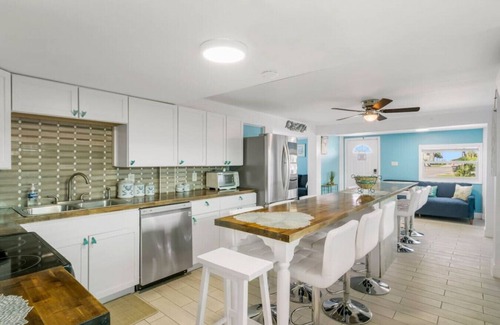 Lower Grand Lagoon Apartment | Just steps from the beach