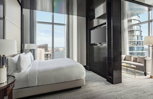 Downtown Miami Hotel | JW Marriott Marquis Miami