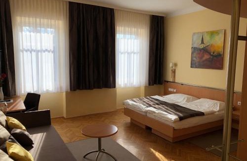 Konigsbrunn Hotel | Königsbrunner Landgasthof