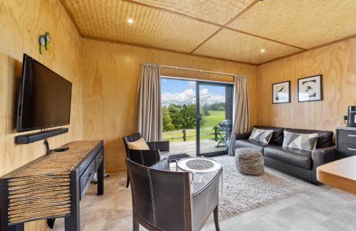 Waimate North House | Kūkū Kabin - Waimate North Eco Holiday Cabin