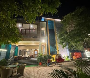 Varanasi Villa | Kaashi Flora (Full Villa - 5 Bedrooms)
