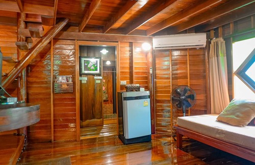 Song Phi Nong Resort | Kaengkrachan Boathouse Paradise Resort