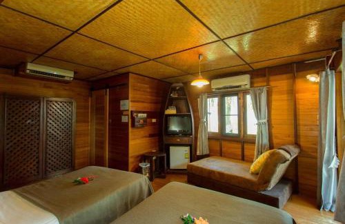 Song Phi Nong Resort | Kaengkrachan Boathouse Paradise Resort