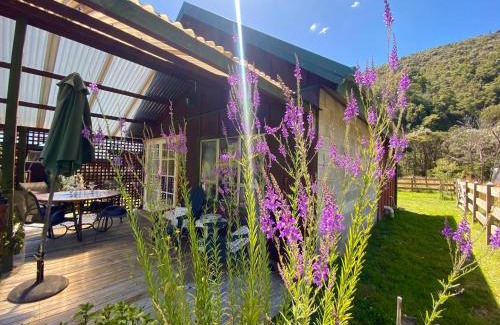 Tapawera House | Kahurangi Cottage Wilderness Retreat