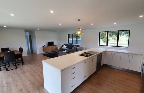 Kaihu Other | Kai Iwi lakes 12km Dargaville 28 km nFarm House sleeps 6 adults 2 children