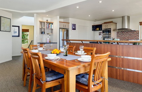 Omori Cottage | Kaimanawa Lookout - Omori Holiday Home