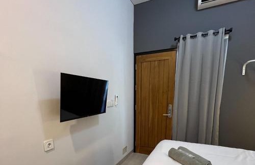 Sinduharjo Hotel | Kaira Room Guest House Syariah Mitra RedDoorz