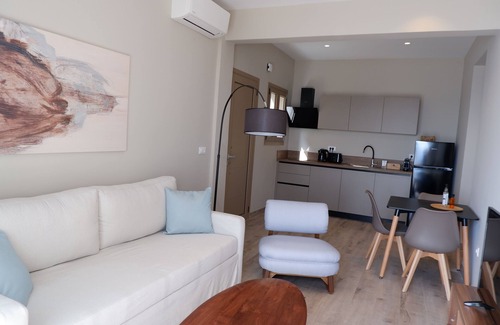 Achilleio House | Kaiser Luxury Suites