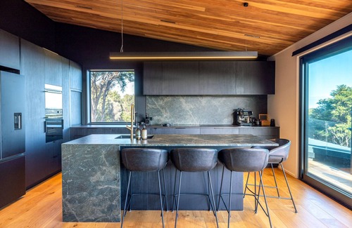 Waiheke Island House | Kaitiaki Lodge - Pool & hot tub