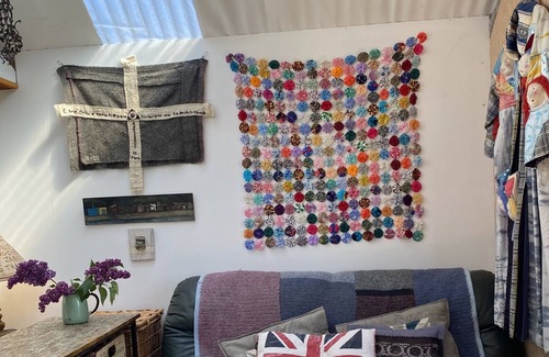 Kakanui Cabin | Kakanui Boatshed - FUNKY WEE GLAMPING CABIN: cosy for two.