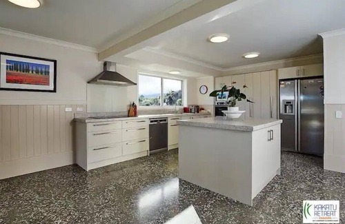 Kaikoura Apartment | Kakatu Retreat - Swallows Nest, Kakatu Retreat | Swallows | Nest | Breakfast Included