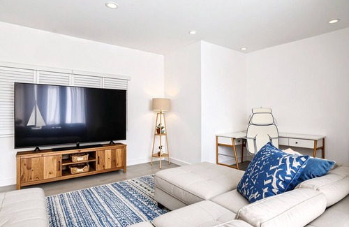 Punaluu House | Kalae Villas ~5 min walk to Beach, A/C, New Remodel