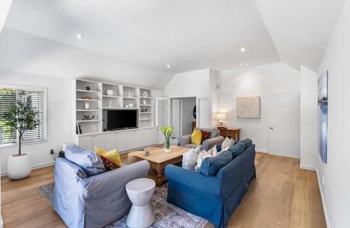 Merivale House | Kaleido Nook Enchanting 3BR Magic on Rugby Street