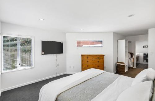 Merivale House | Kaleido Nook Enchanting 3BR Magic on Rugby Street