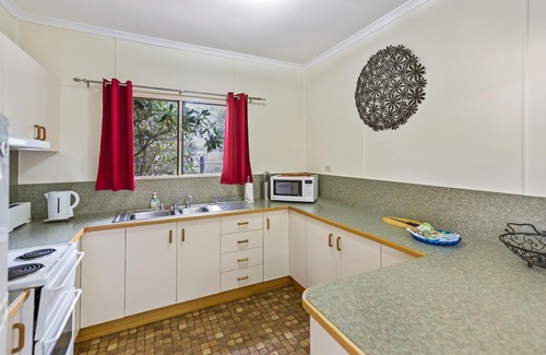 Raymond Island House | Kambera House - Quaint 3 bedroom holiday accommodation close to the water