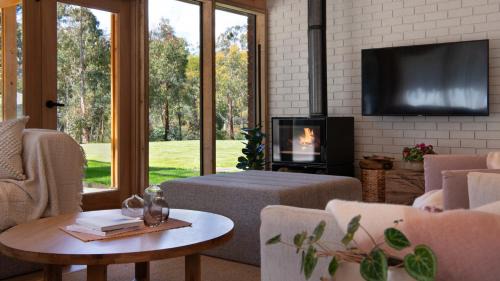 Wheatsheaf House | Kangaroo Creek Estate Daylesford