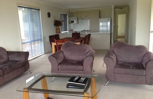 Kingscote House | Kangaroo Island Bayview Villas