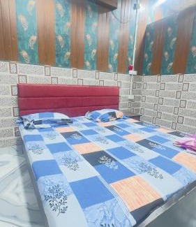 Mathura House | Kanha ji 5 star PG family 12 rooms near lord Krishna temple free pick up service also Activa rent