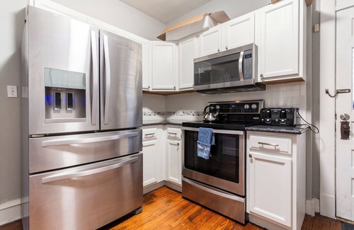 South Hyde Park House | Kansas City Historic Getaway: 5★ Location, Royal Beds, Game Room, BBQ & Fire Pit