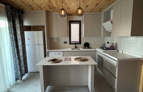 Karaoz Hotel | Karaöz Ada Bungalows & Villa