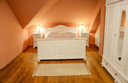 Wysowa-Zdroj Hotel | Karczma Regionalna Hotel GOŚCINNA CHATA