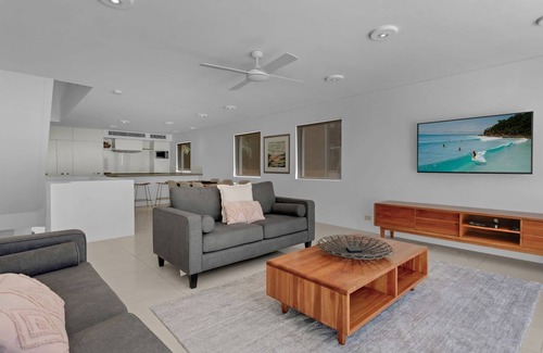 Noosa Heads Apartment | Kareka 5 - Wake up to rolling waves at Little Cove Beach