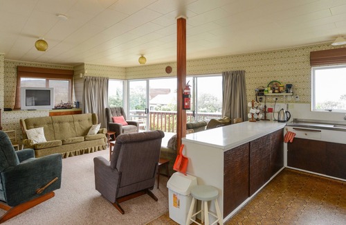 Waimarama Cottage | Karoola - Waimarama Bach