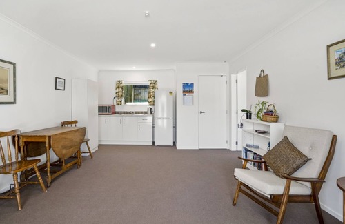 Karori House | Karori Kabin - Karori Holiday Home