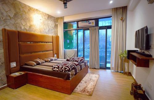 Khattalwada Apartment | Kasauli Hill Crest By Xaria luxury 3Bed 2Bedroom