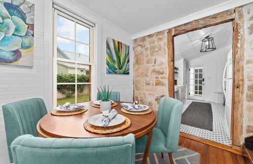 Fredericksburg House | Katarina Haus - Hot Tub & Fire Pit