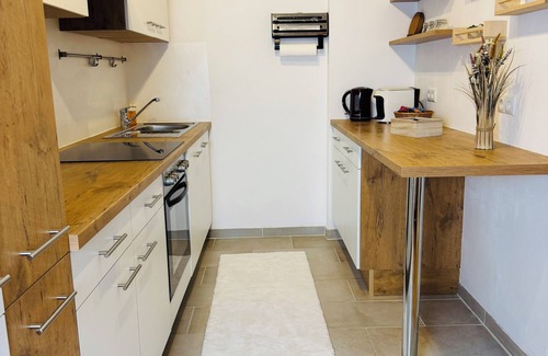 Lend Apartment | Katy's Cozy Corner - free parking