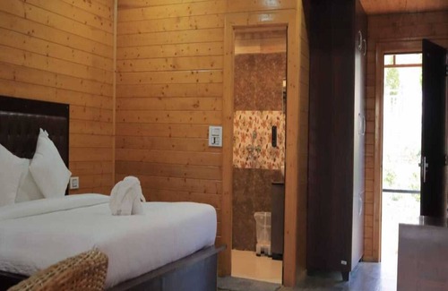 Lansdowne Hotel | Katyuri Nature View Resort